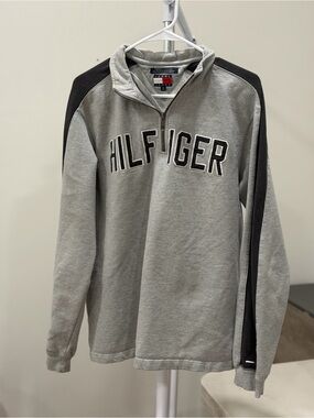 Tommy Hilfiger Gray Sweatshirt with Flag Logo